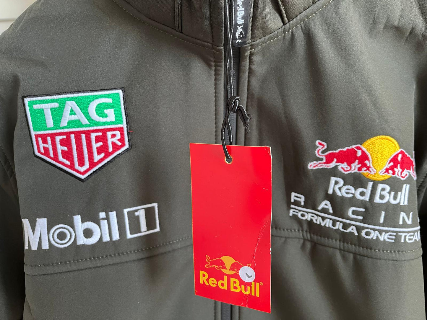 **Red Bull Formula 1 Men's Soft Shell Jacket – Windproof with Detachable Hood – New**