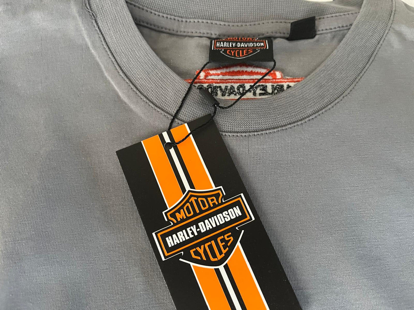Motorcycle Racing T-Shirt Grau – Motorcycle Style – Front- & Rückenstickerei