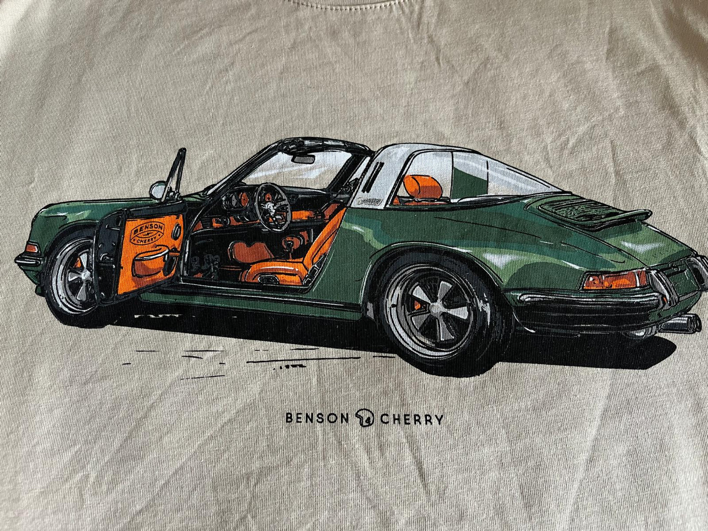 Porsche 911 Targa T-Shirt Benson & Cherry – Khaki – Größe L und XL