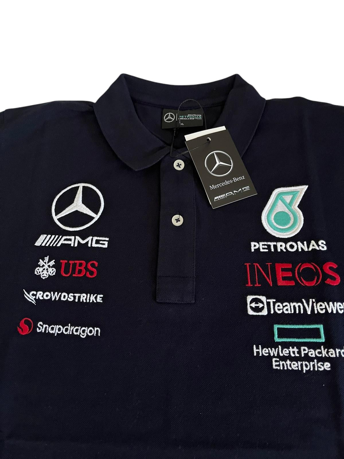 Mercedes AMG Petronas F1 Poloshirt in Schwarz mit gestickten Logos